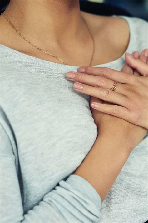 When your asthma flares up, the most common symptoms are coughing, wheezing, shortness of breath and tightness in the chest. . How to relieve tickle in chest
